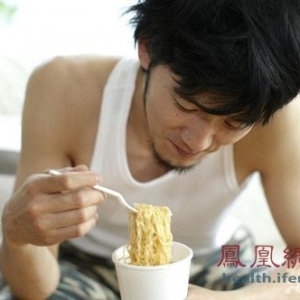 吃一包方便面 需要肝脏解毒32天？