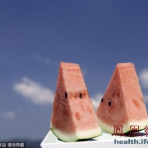 西瓜放冰箱封保鲜膜更易滋生细菌？