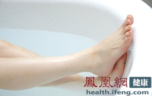 几点泡脚最补肾？盐水泡脚治百病(图)