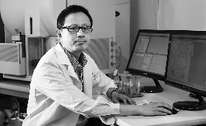 　　作为仁济医院风湿病学研究所所长，今年49岁的沈南要负责各项重要科研项目实施。身体周刊记者 张栋 图