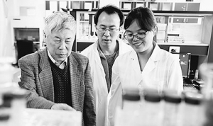 聚焦电分析仪器研发60年——记中科院院士汪尔康