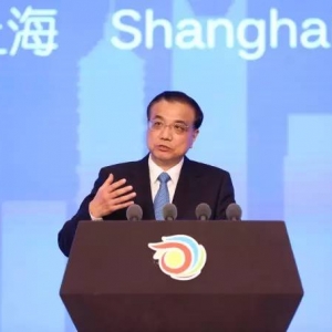 李克强：让医务人员得到社会尊重和应有报酬