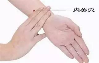 血管堵了70%，医生1个救命穴挽回生命，喝一杯茶调理回来！