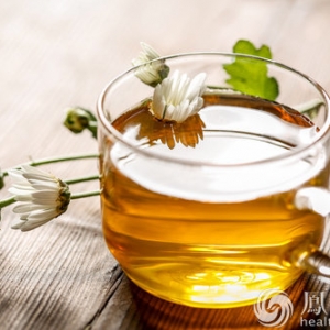 菊花茶清热解毒, 但不能乱喝, 这5类人不宜喝菊花茶!