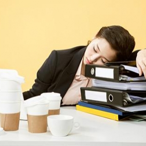 睡眠不足易感冒，长期缺觉更易激动