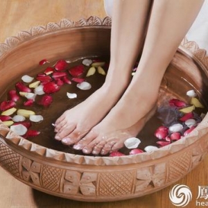 泡脚水里加一物全身受益