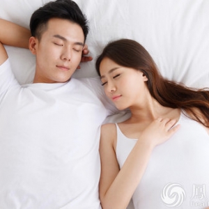 3种睡姿让男人越睡越衰 应该怎么睡