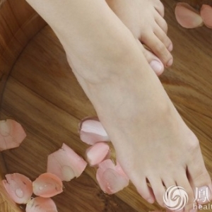 天津医院专家提醒：热水泡脚不是人人适合