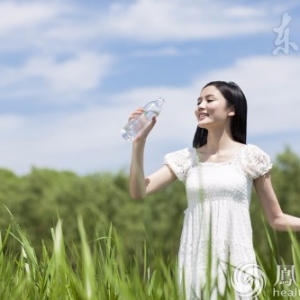 一天四个时间喝水防便秘 老年人喝水有三忌