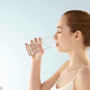 你还在每天8杯水吗？这样喝水可能要了你的命