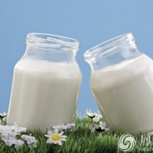 酸奶配这种食物100%得癌？！四招教你辨真假