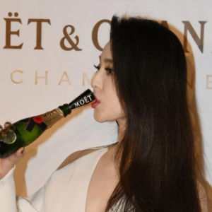 范冰冰对瓶吹？喜欢喝酒的人要注意四点