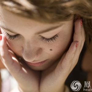 一种痣长这里可能是肝病