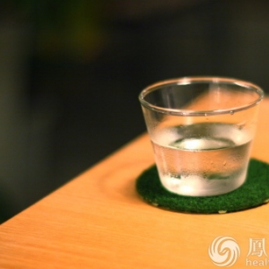 警惕用这种水杯喝水易致癌