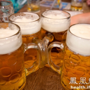 适量喝啤酒也能抗癌消炎