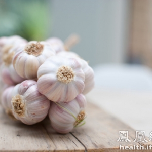 大蒜虽好也有2个副作用