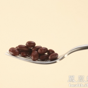 华发早生？学会吃黑豆赶走白发
