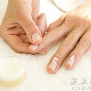 指甲颜色出现十种情况要注意