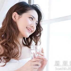 自诊：耳朵有这两个特征必定会长寿(图)