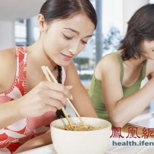养生警惕:睡前绝对不能吃的5种食物