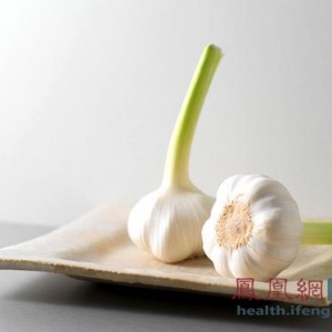 养生牢记：大蒜虽防癌 五类人食用却会短命