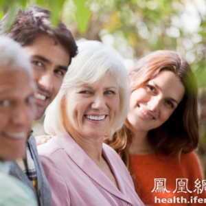 老年斑爬上脸怎么办？四点建议可试试