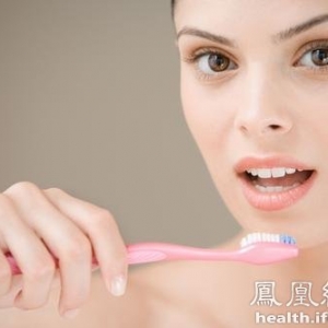 喝完这种水30秒就伤牙 护牙吃什么好