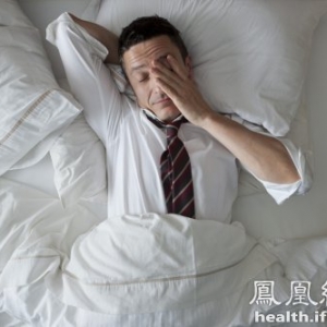 爱吃肉洗脸勤 8个小习惯让你易长皱纹